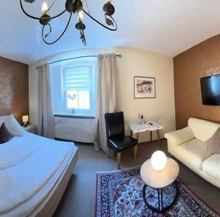 Hotel Zrenners Garni วาล์ดซัสเซน ภายนอก รูปภาพ
