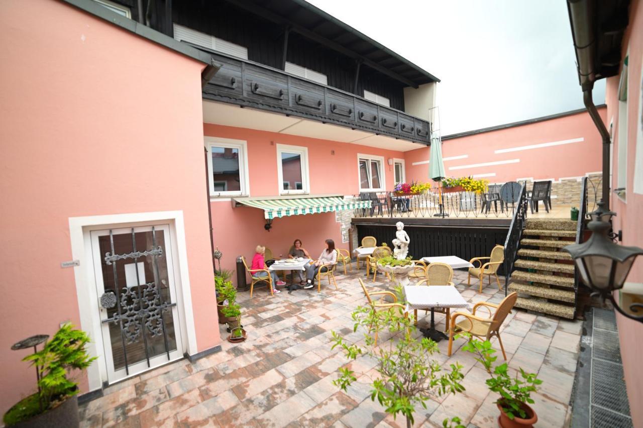 Hotel Zrenners Garni วาล์ดซัสเซน ภายนอก รูปภาพ