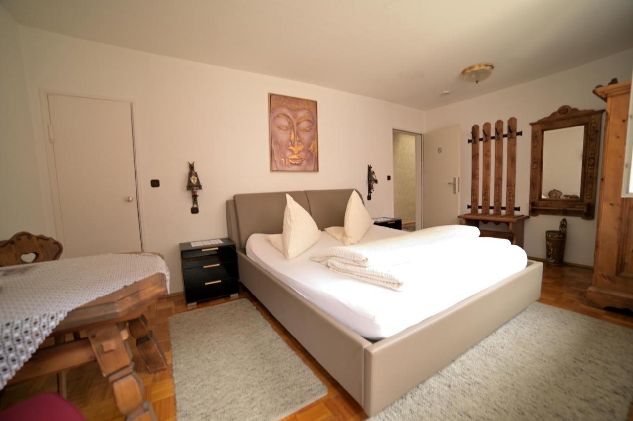 Hotel Zrenners Garni วาล์ดซัสเซน ภายนอก รูปภาพ