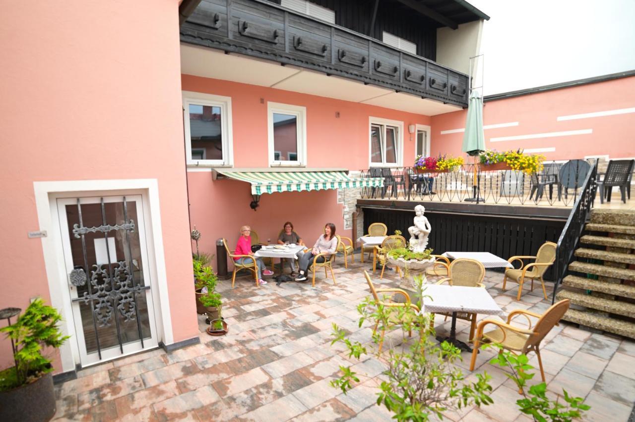 Hotel Zrenners Garni วาล์ดซัสเซน ภายนอก รูปภาพ