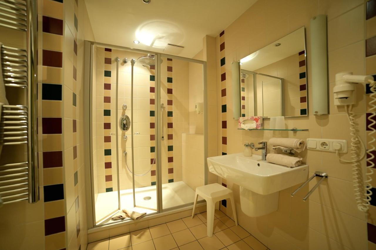 Hotel Zrenners Garni วาล์ดซัสเซน ภายนอก รูปภาพ