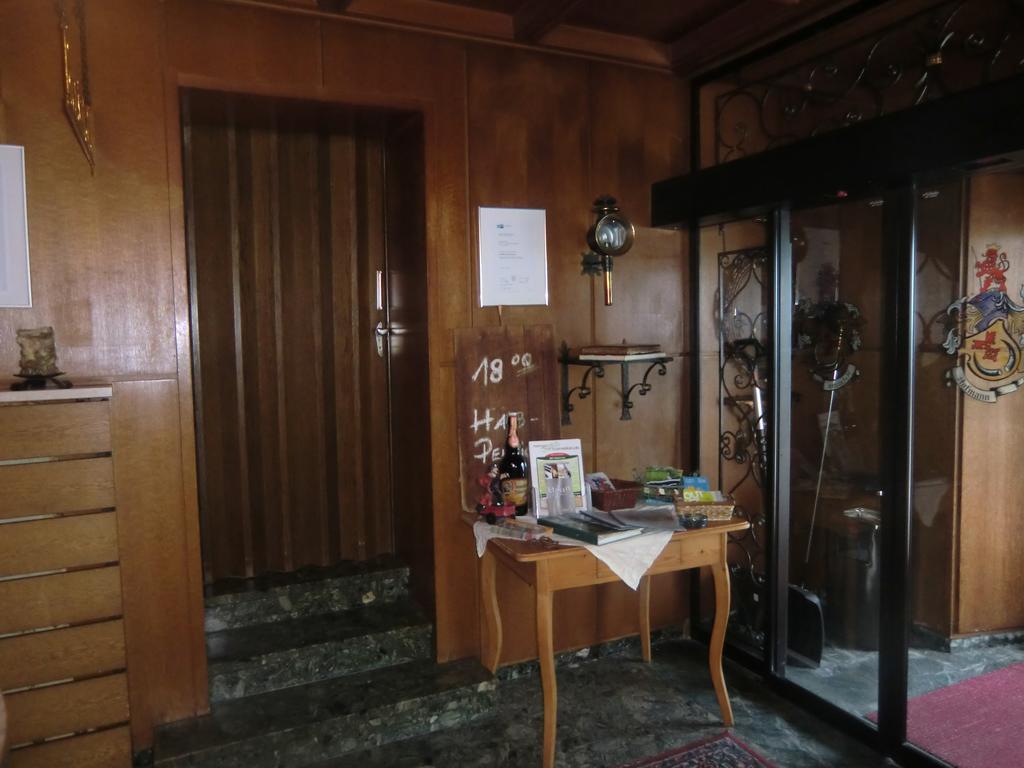 Hotel Zrenners Garni วาล์ดซัสเซน ภายนอก รูปภาพ
