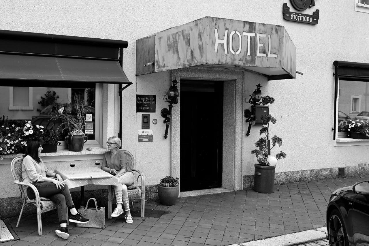 Hotel Zrenners Garni วาล์ดซัสเซน ภายนอก รูปภาพ