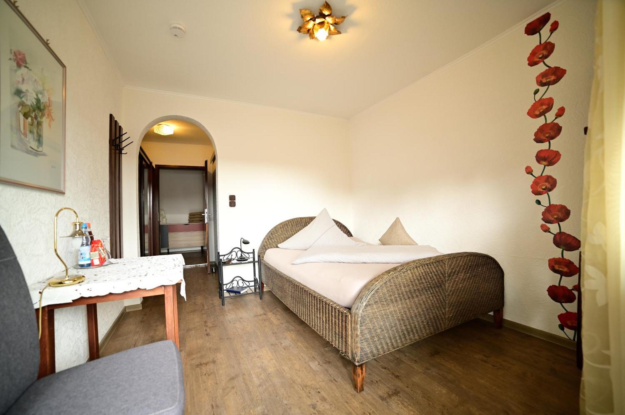 Hotel Zrenners Garni วาล์ดซัสเซน ภายนอก รูปภาพ