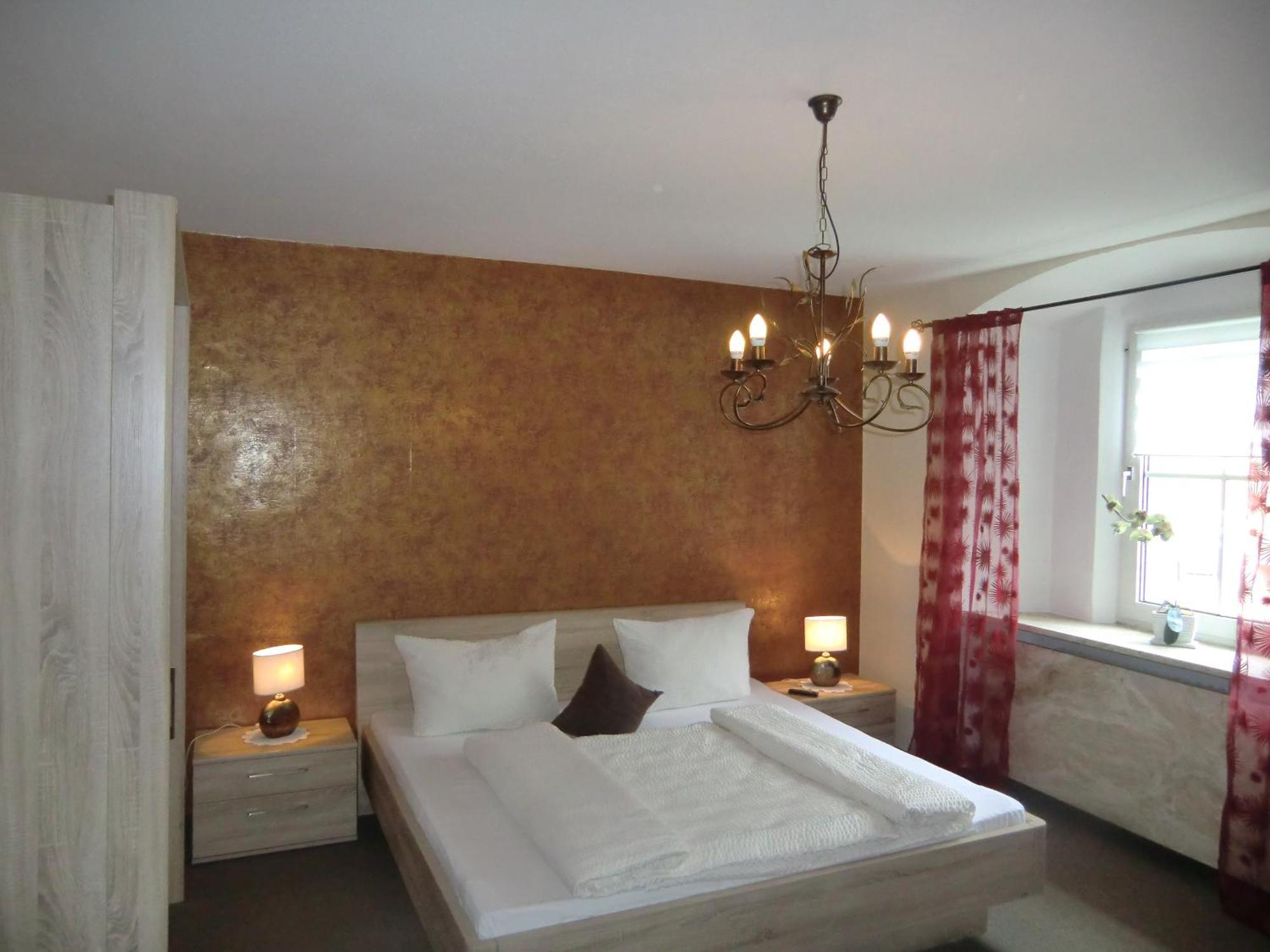 Hotel Zrenners Garni วาล์ดซัสเซน ภายนอก รูปภาพ