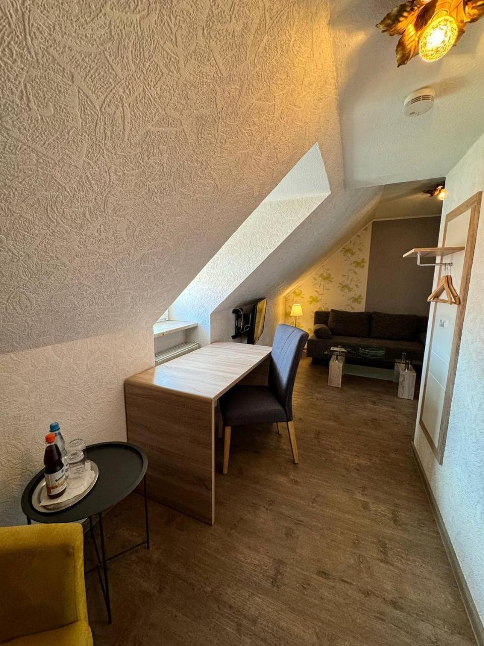 Hotel Zrenners Garni วาล์ดซัสเซน ภายนอก รูปภาพ