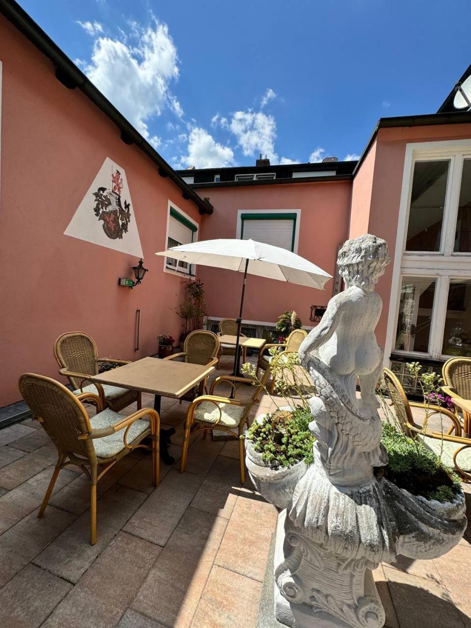 Hotel Zrenners Garni วาล์ดซัสเซน ภายนอก รูปภาพ