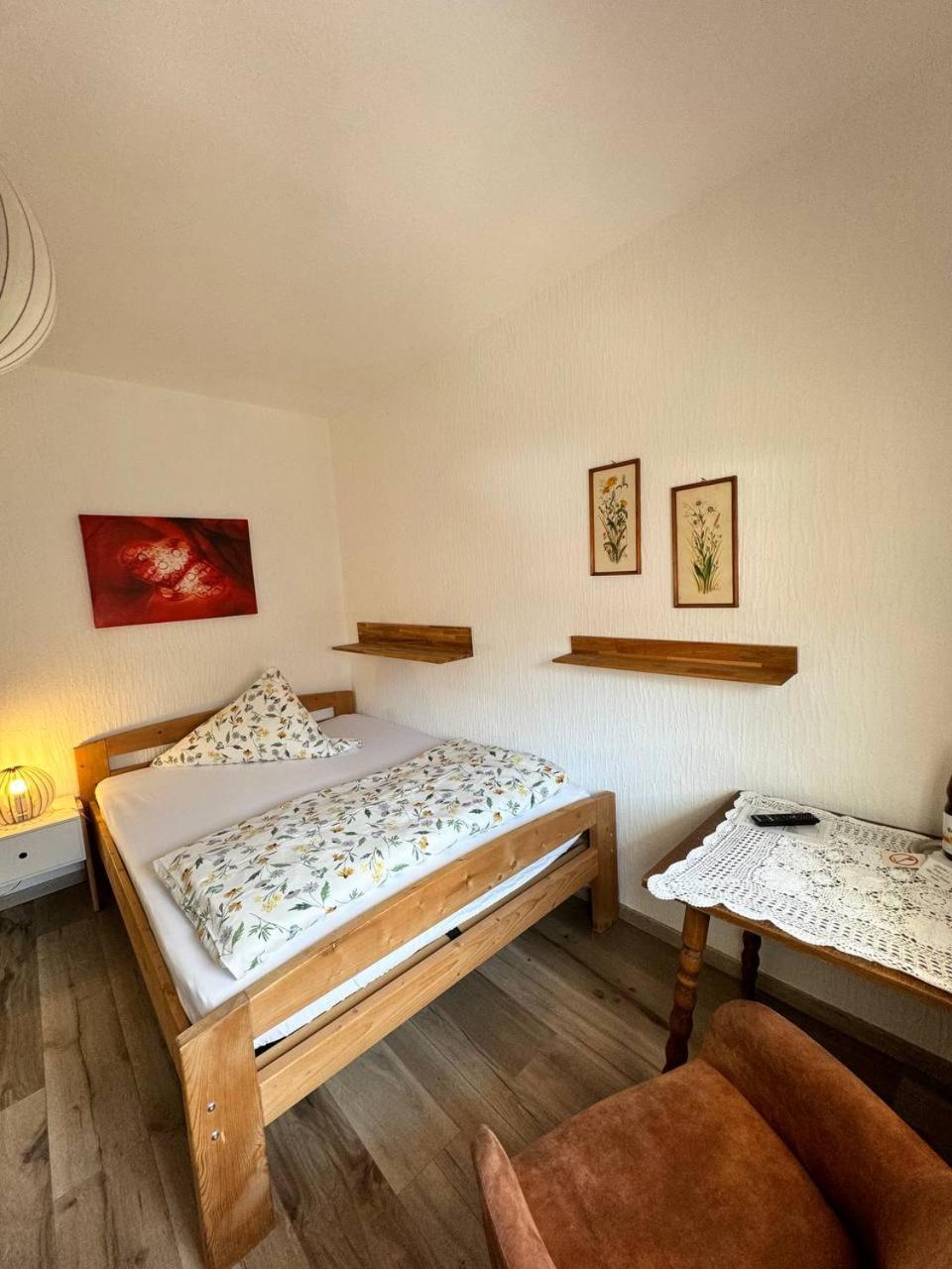 Hotel Zrenners Garni วาล์ดซัสเซน ภายนอก รูปภาพ