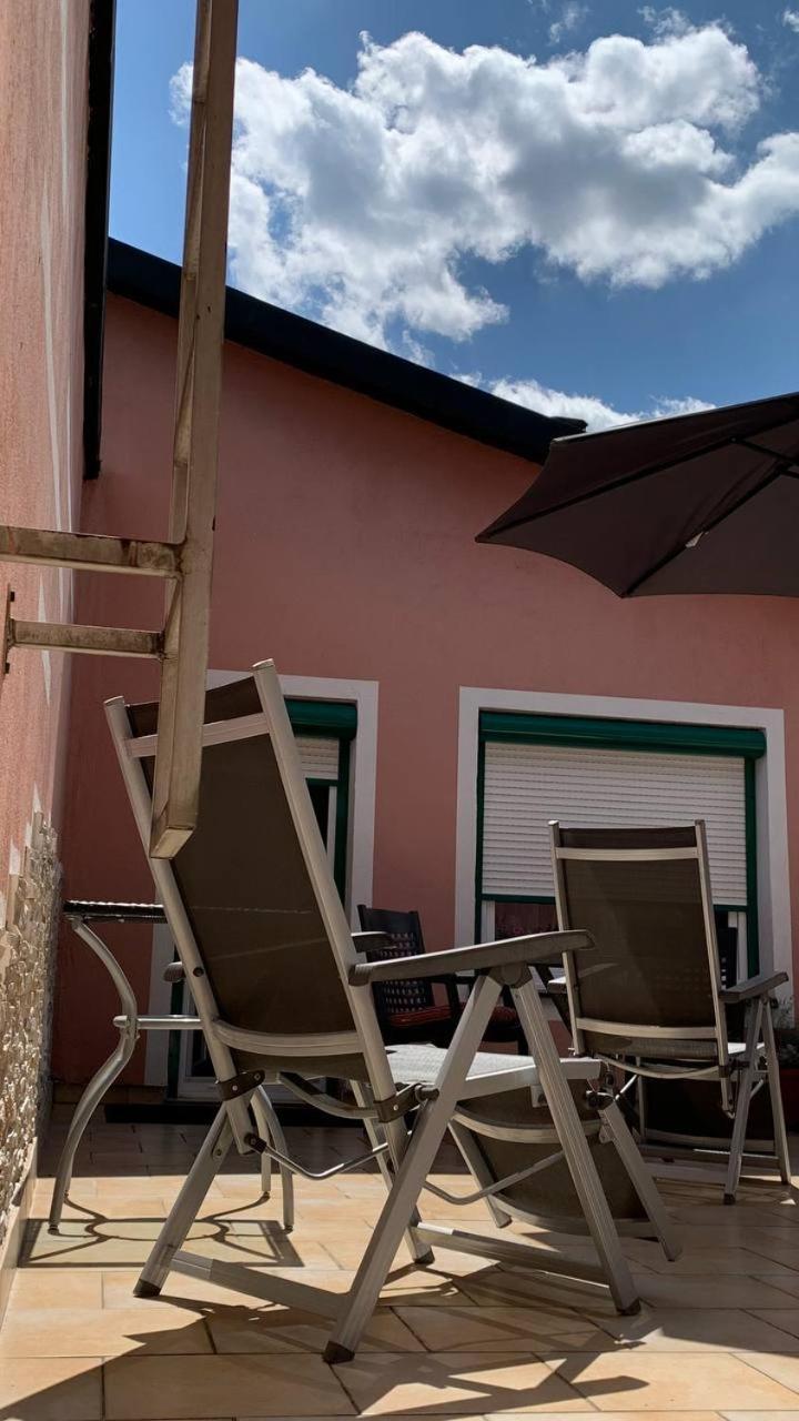 Hotel Zrenners Garni วาล์ดซัสเซน ภายนอก รูปภาพ